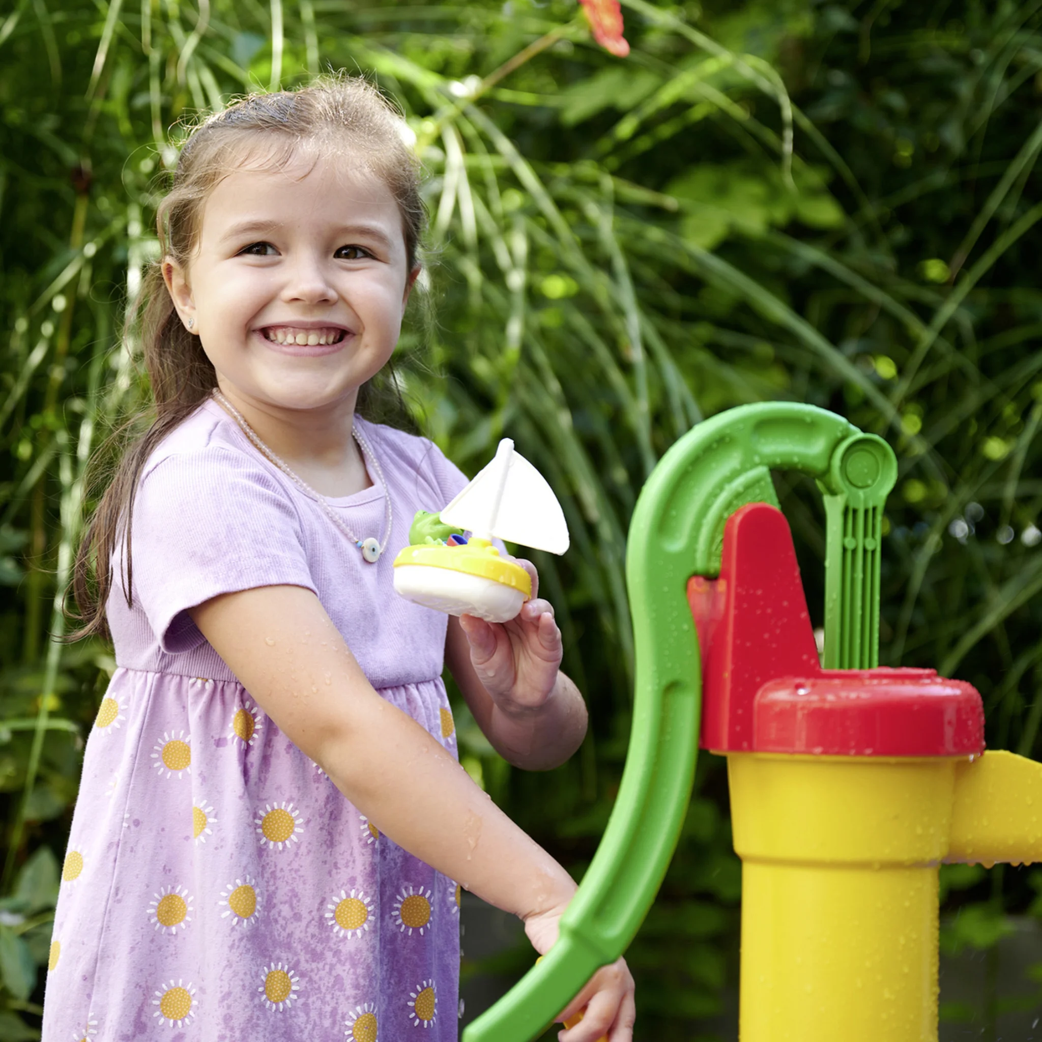 Kinder, Spielzeug, Wasserspiel, Pumpe, Schaufel