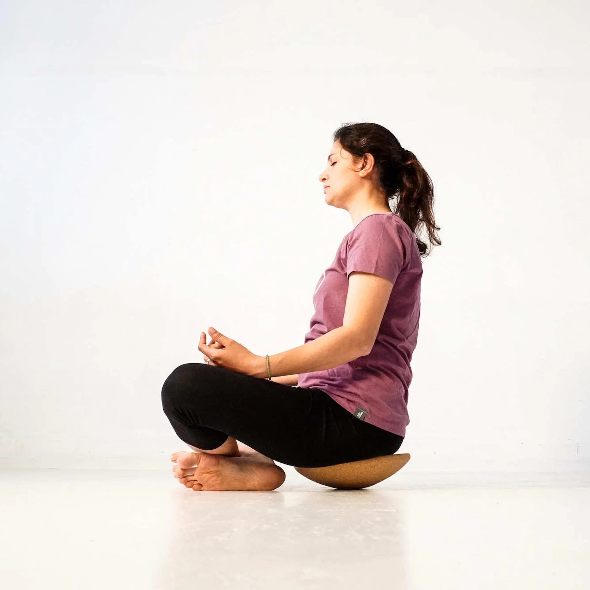 Meditation, Yoga, Yogapose, Sitzen, Lila Shirt