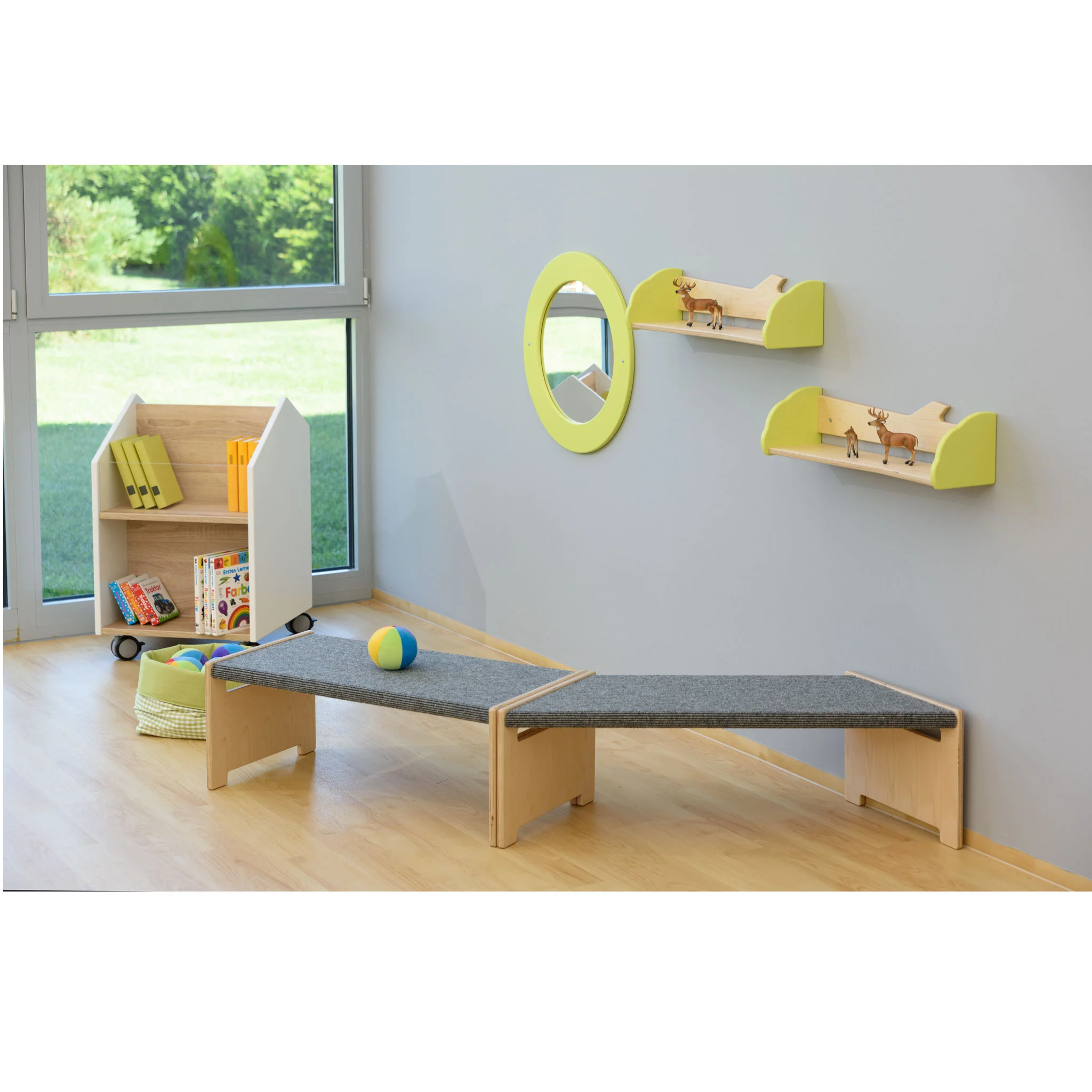 Kinderzimmer, Wandregal, Sitzbank, Kinderspielzeug, Holzmöbel