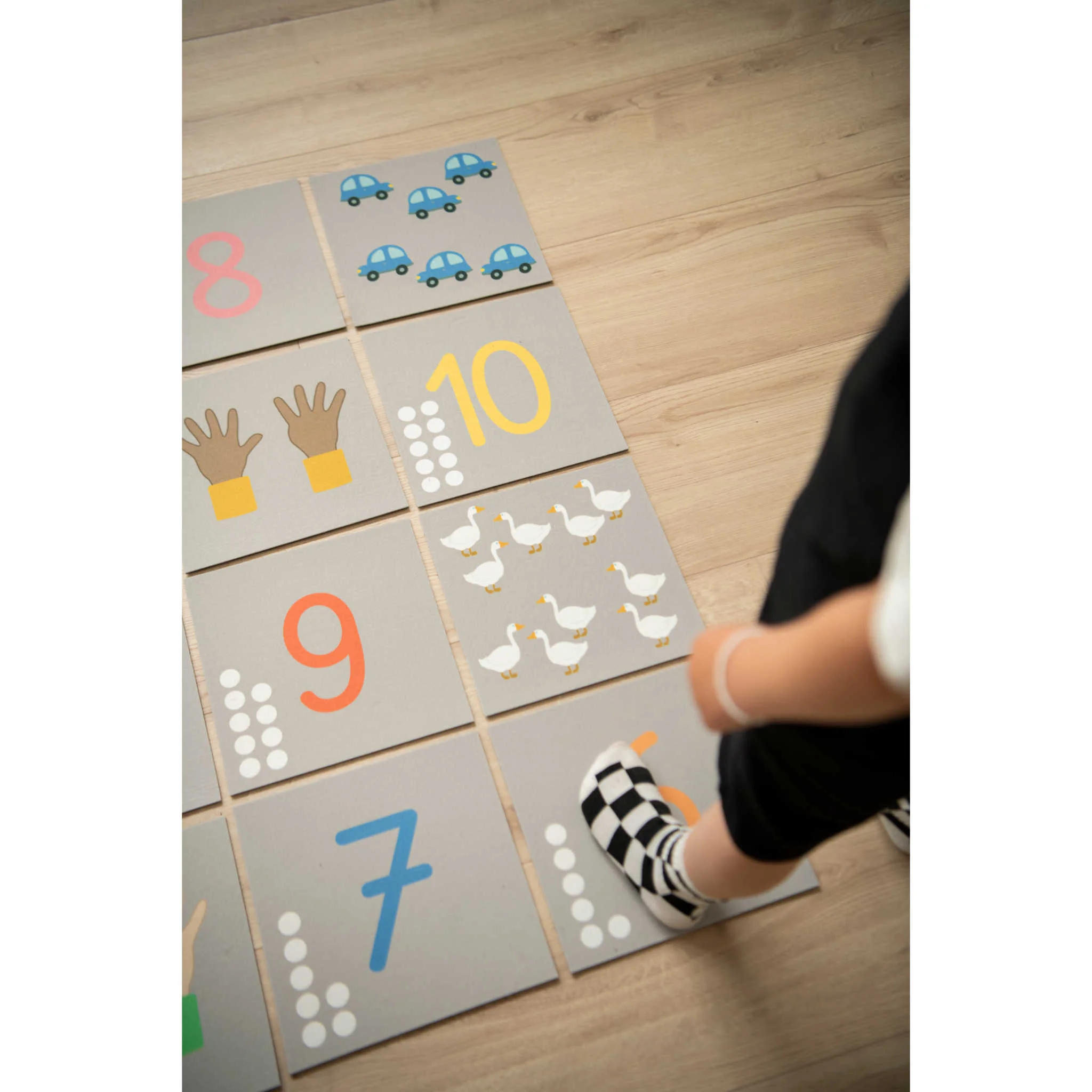zahlen, würfel, spielboden, hände, hühner