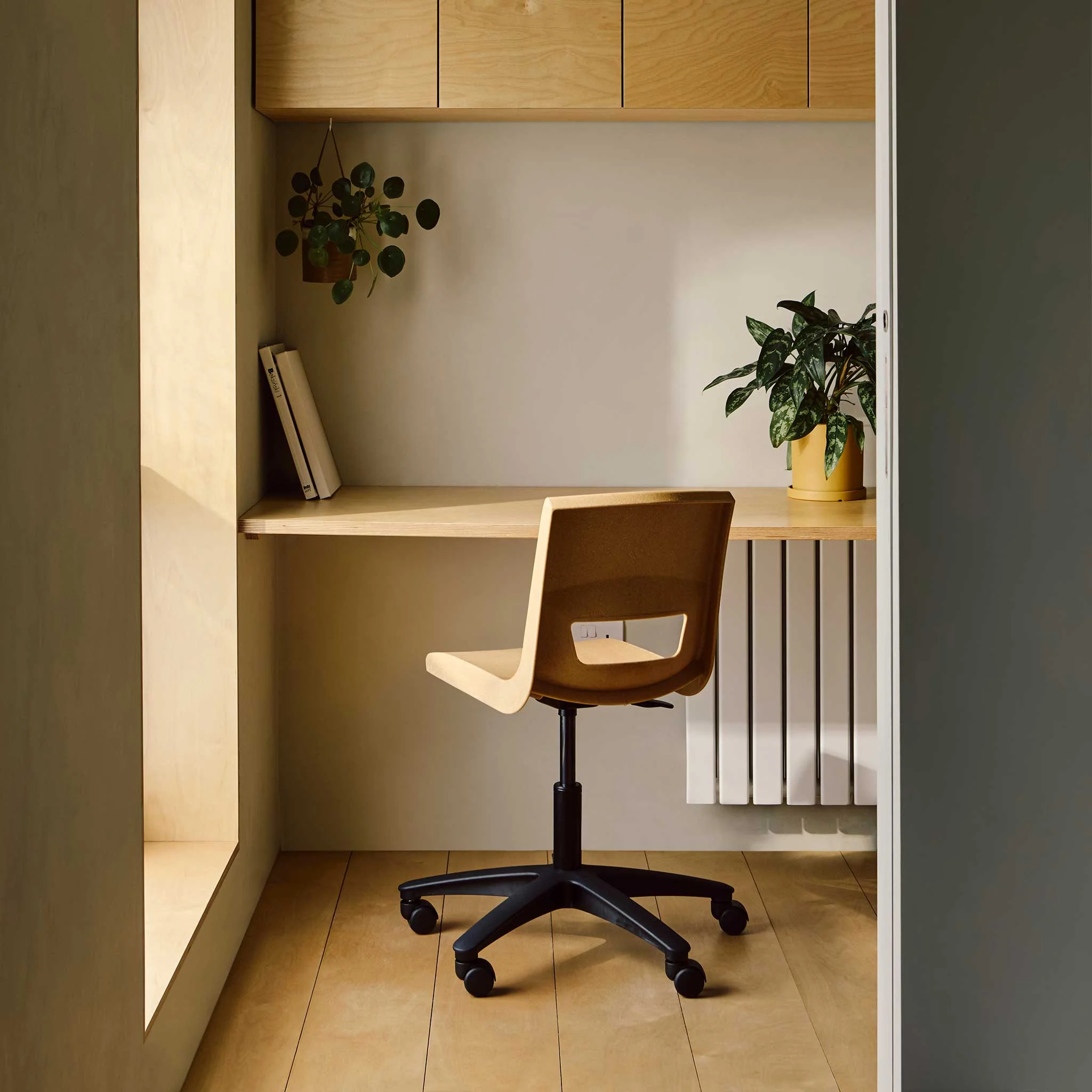 schreibtisch, stuhl, home-office, pflanze, holz