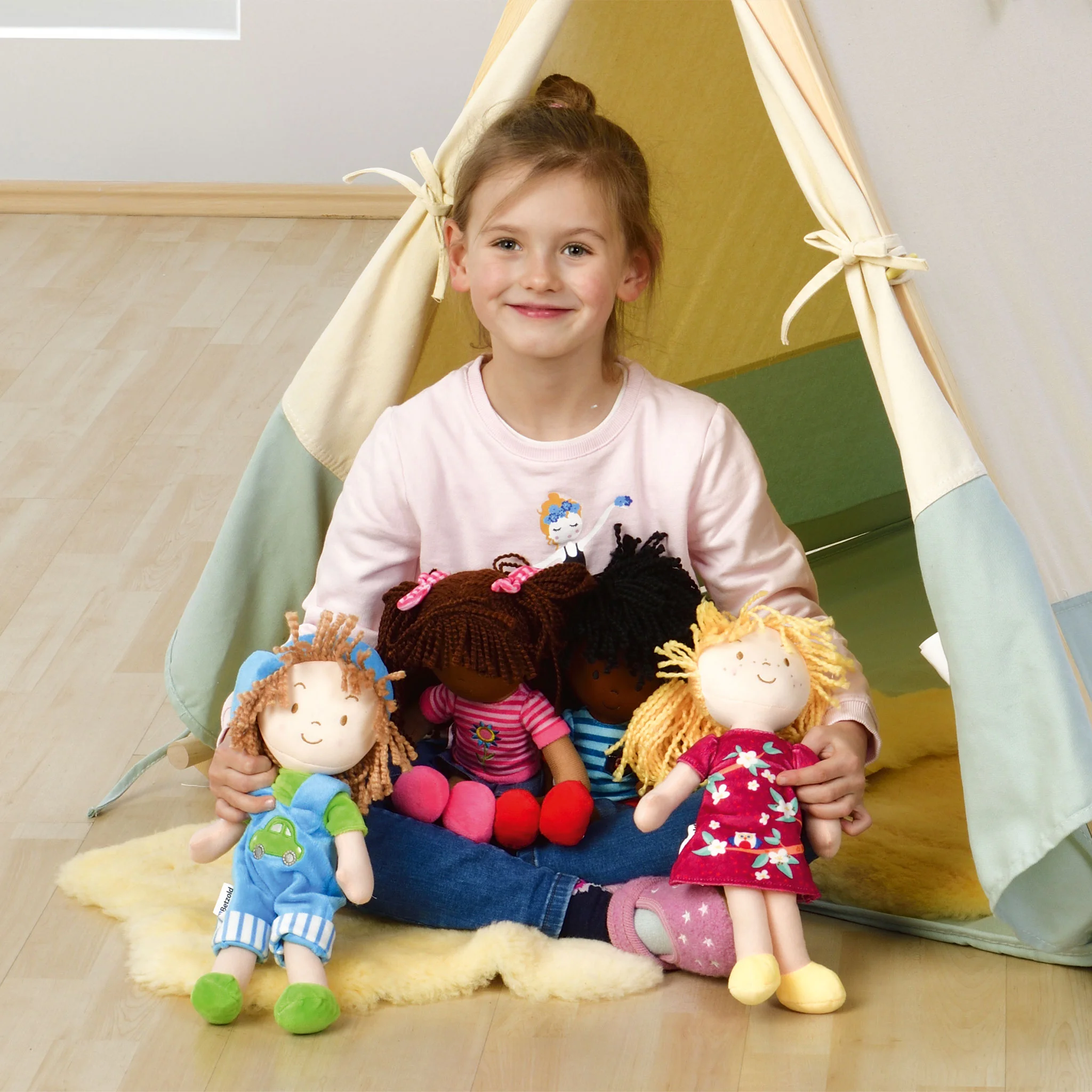 Spielzeugpuppe, Puppe, Stoffpuppe, Kinderfigur, Kuschelpuppe