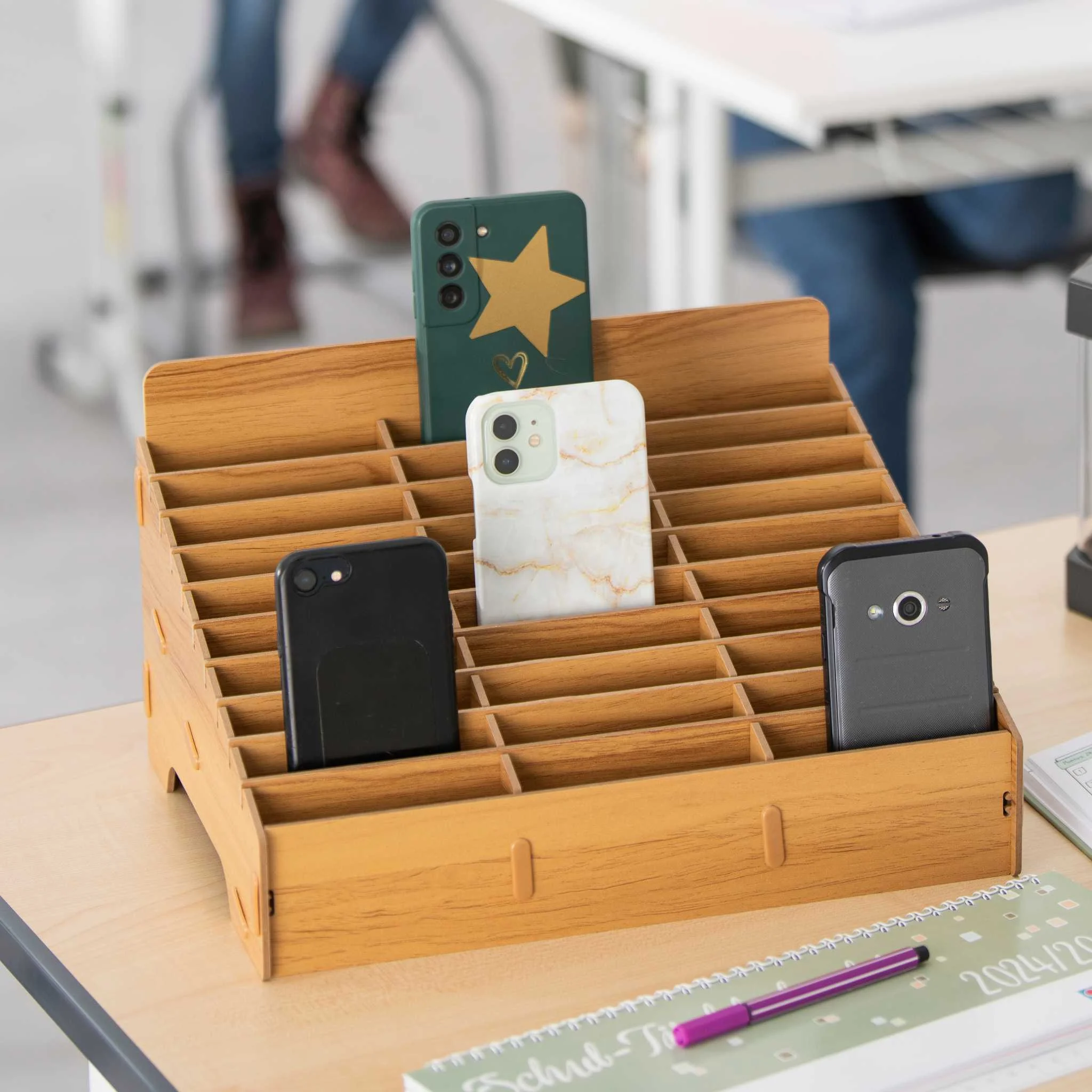 handyhalter, smartphone-ständer, organizer, wooden desk, collage-station