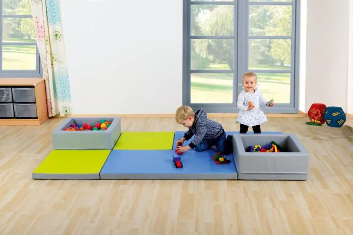 Kinderzimmer, Spielmatte, Sortierbox, Bälle, Puzzlespielzeug