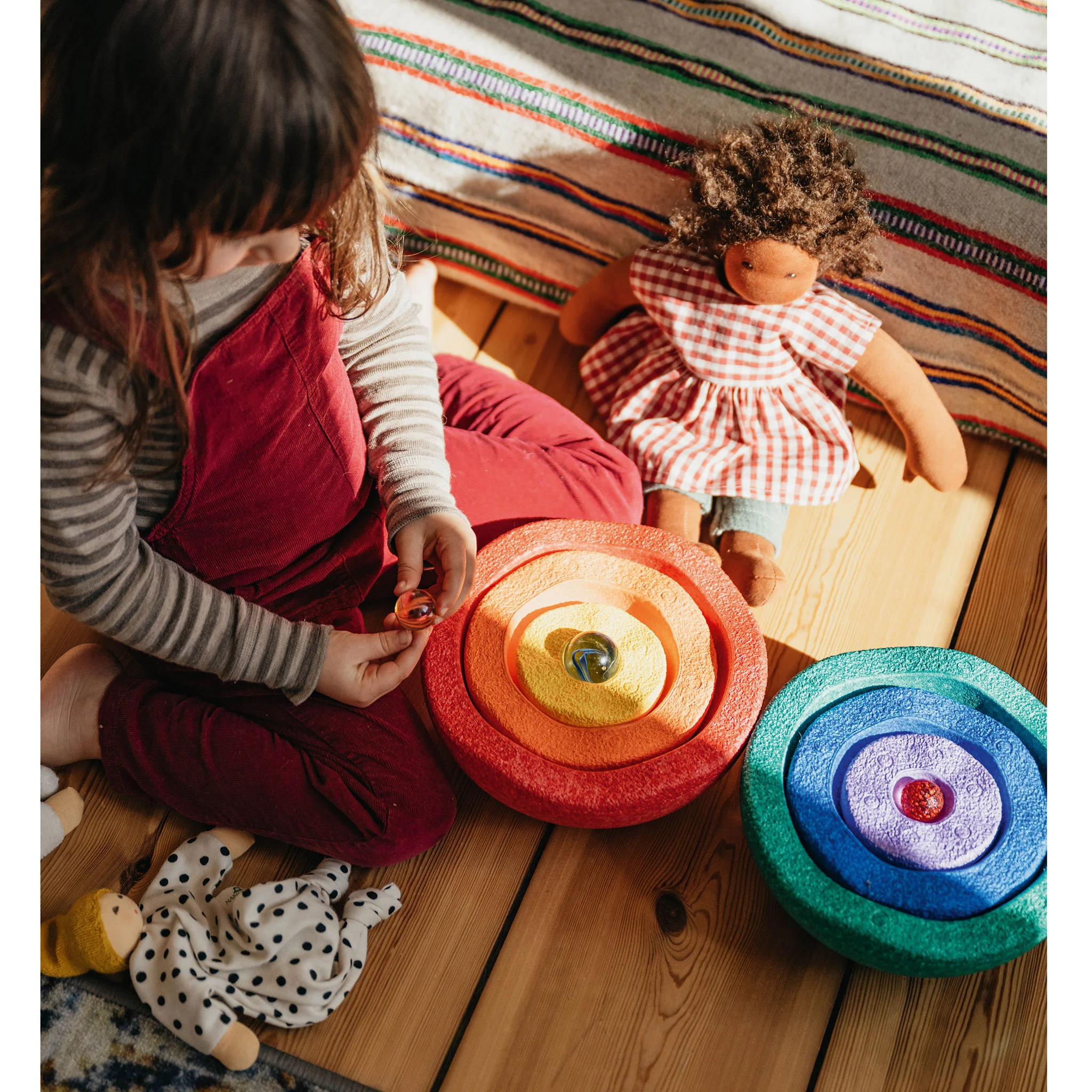 Rundspielzeug, Tellerbahn, Regenbogen-Platten, Kuschelpuppe, Kinderdeko