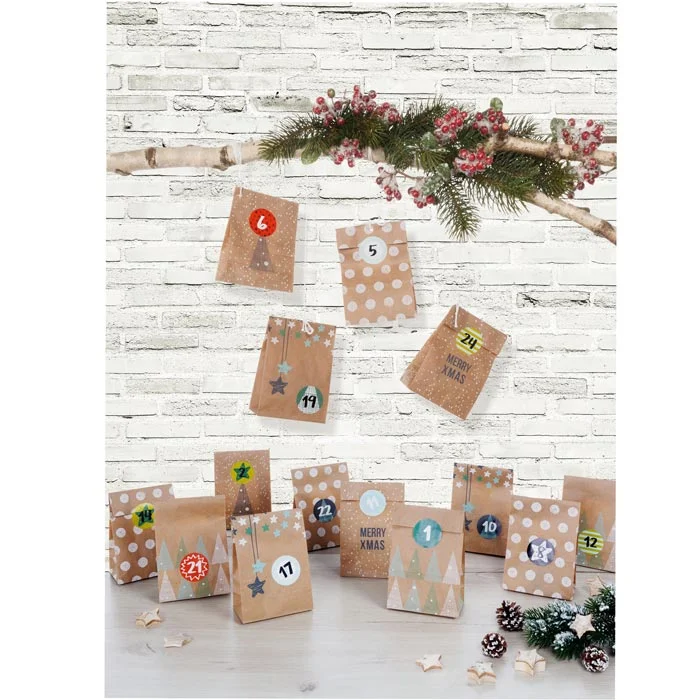 Adventskalender, Paket/Kleingeschenke, braune Geschenkverpackung, Weihnachtsdekoration, Adventskalenderzahlen