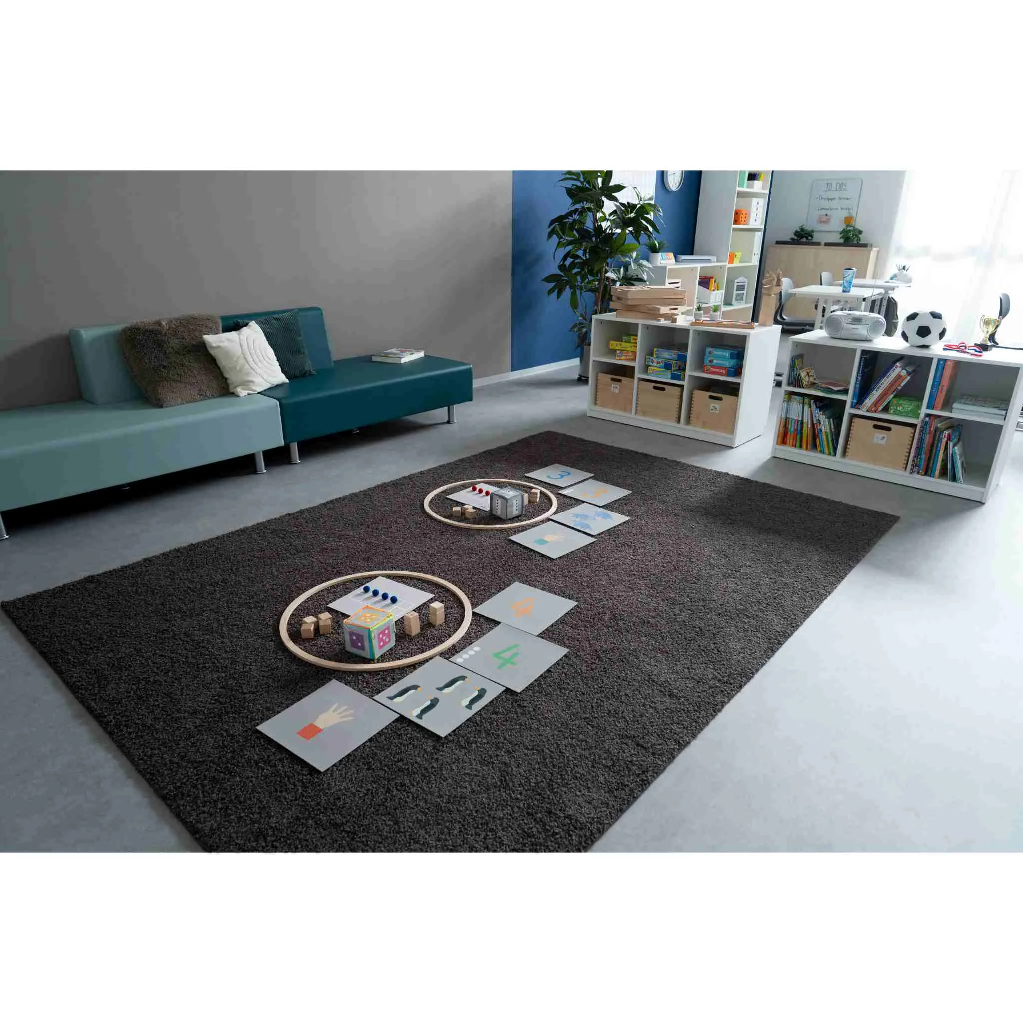 Kinderspielzimmer, Lernspiel, Spielmatte, Holzspielzeug, Kästenregal