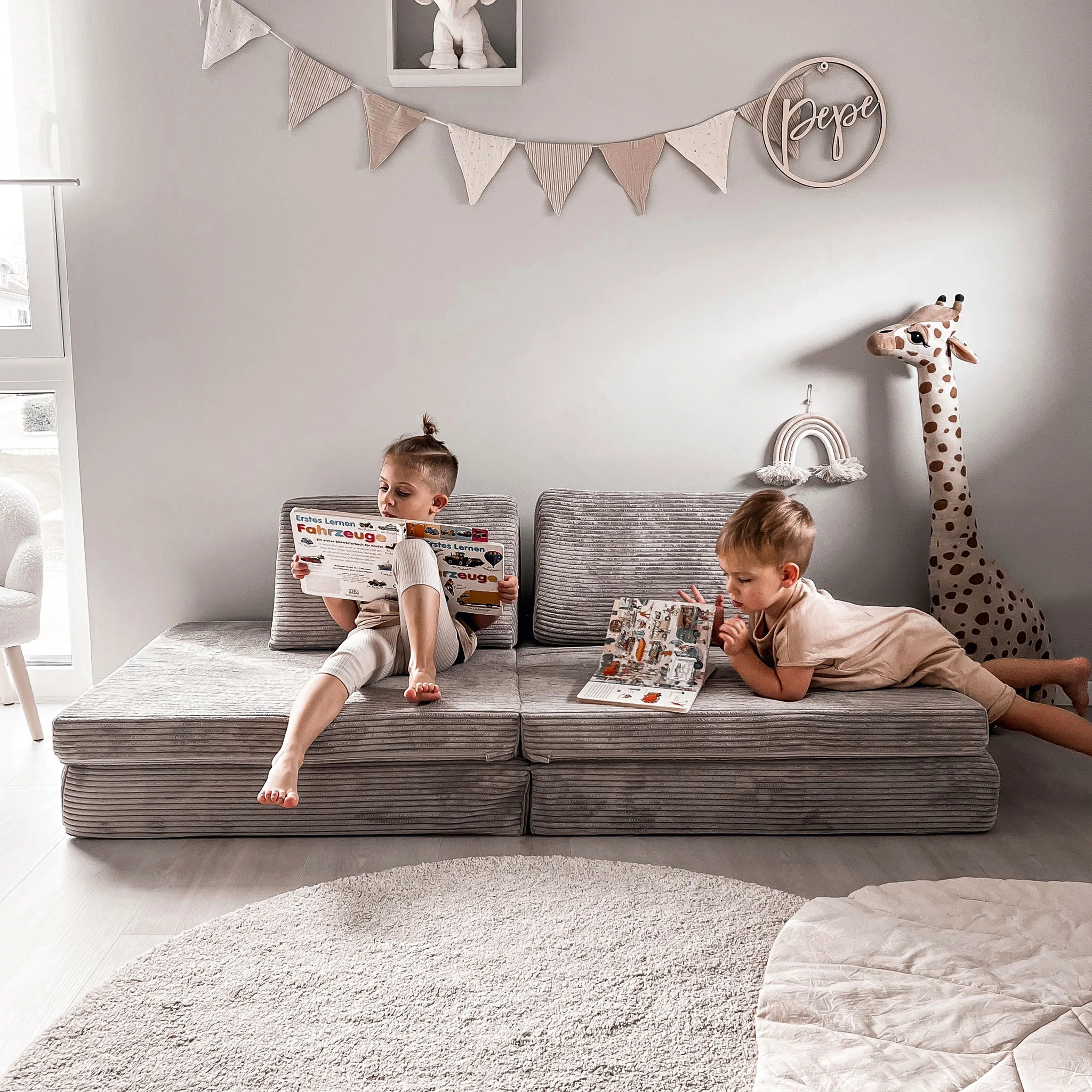 Kinderzimmer, Sofa, Giraffe, Spielzeug, Zeitschrift