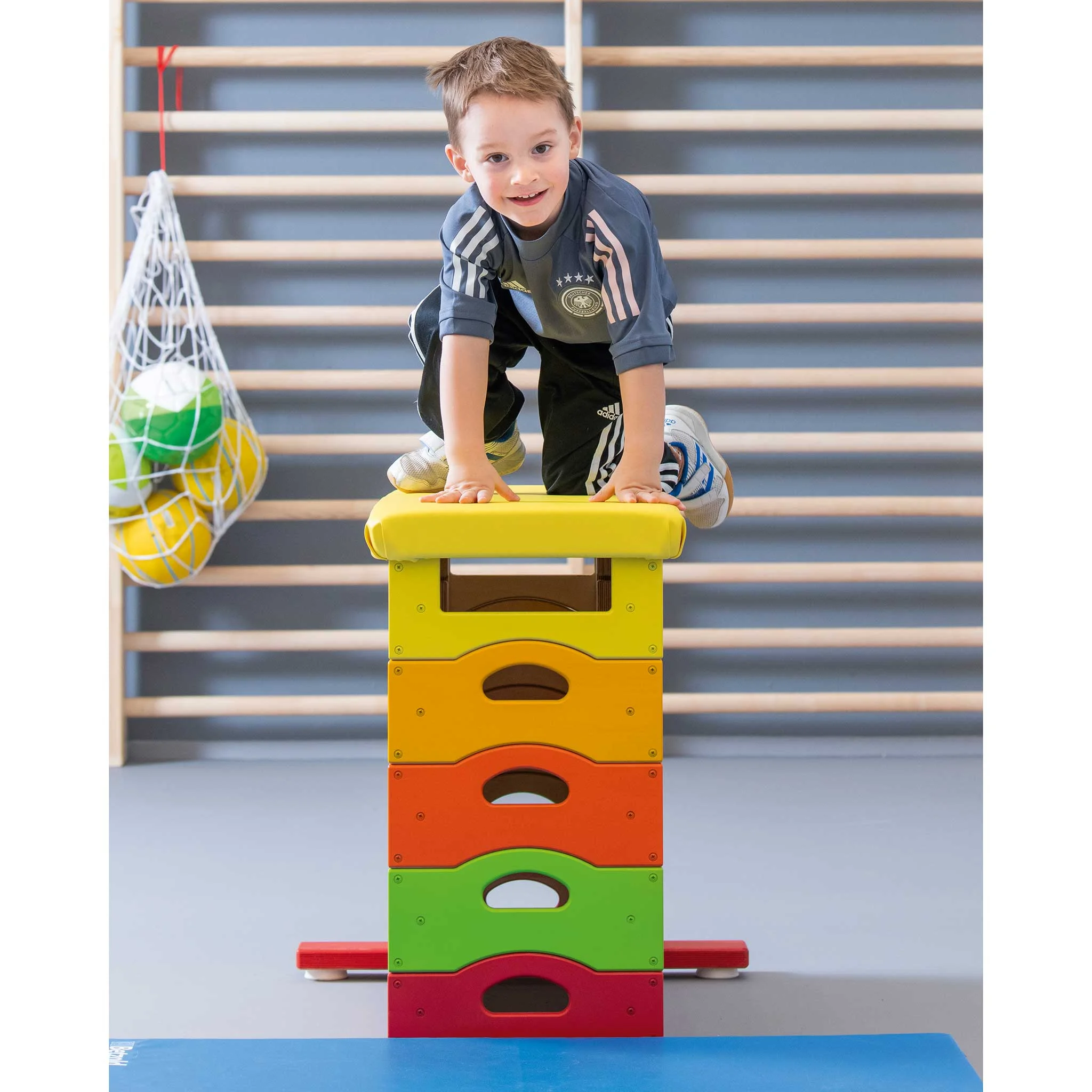 Kletterturm, Kastenträume, Spielturm, Kinderkletterturm, Regenbogen-Treppenstufen