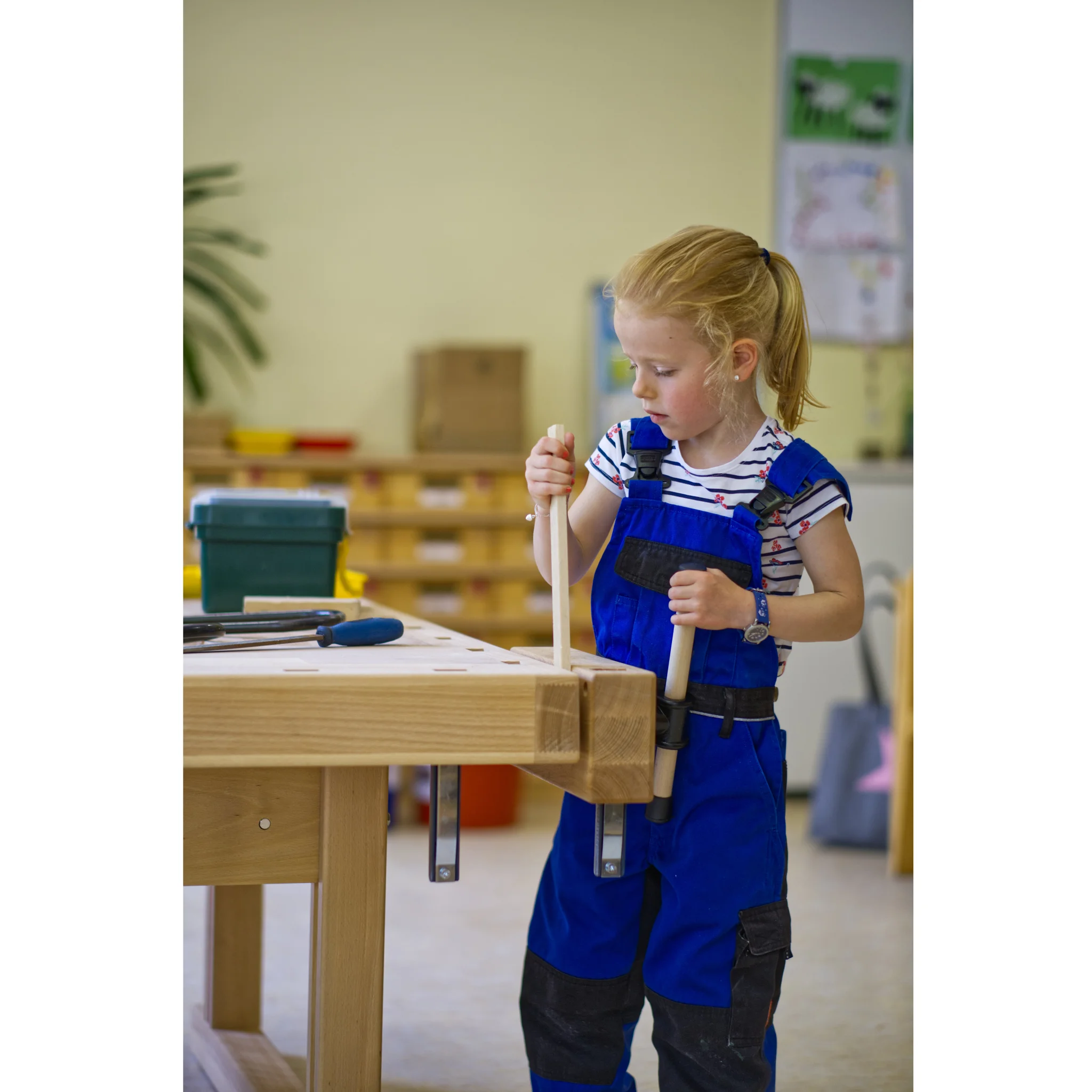 Kinderwerkzeug, Holzarbeit, Schrauben, Arbeitskleidung, Schraubwerkzeug