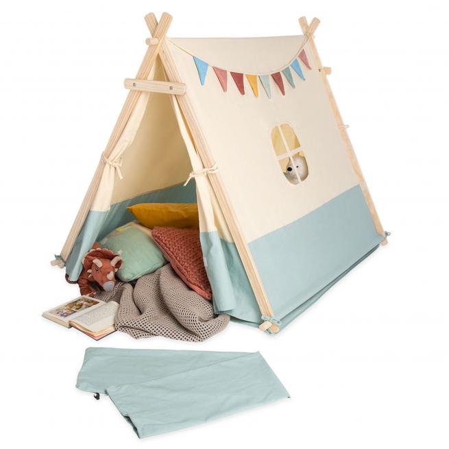 Zelt aus Stoff mit Wimpelkette