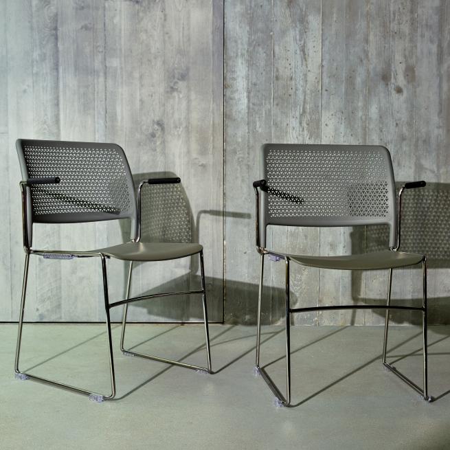 Grafton Kufenstuhl Chromgestell mit Armlehnen 