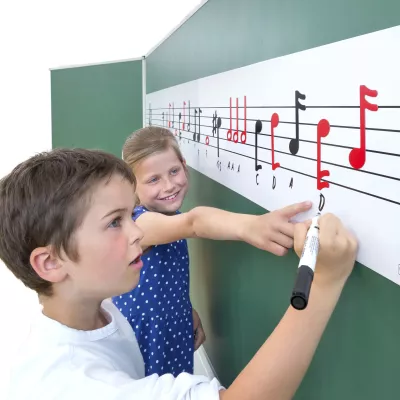 Kinder, Musikunterricht, Tafelwand, Marker, Noten