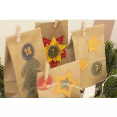 Adventskalender,  Papierbeutel,  Sterne,  Zahlenaufkleber,  Deko