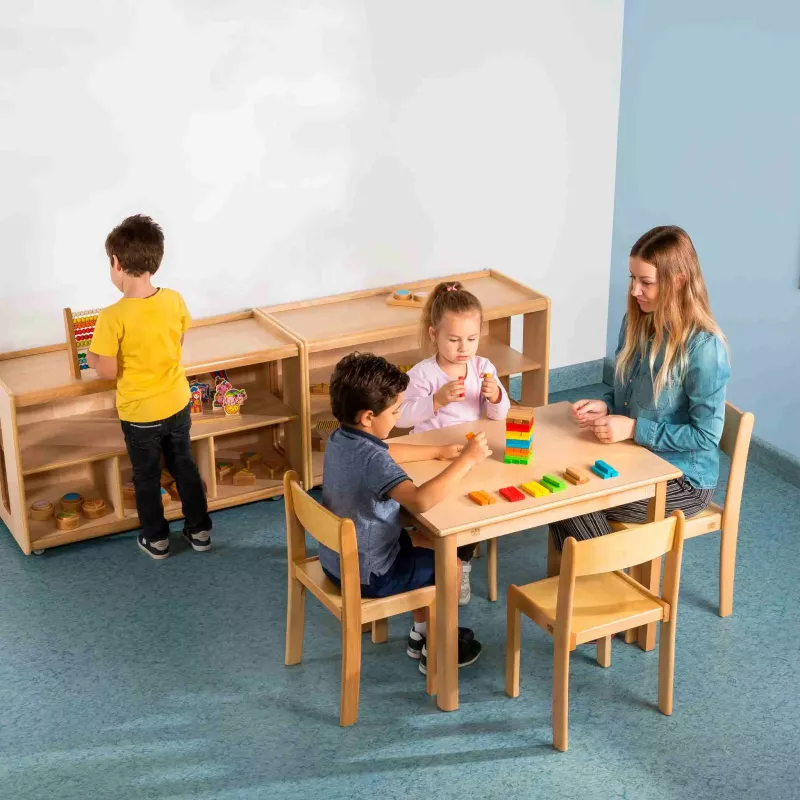 Kleidung?, Kinderzimmer, Holzspielzeug, Bausteine, Spieltisch
