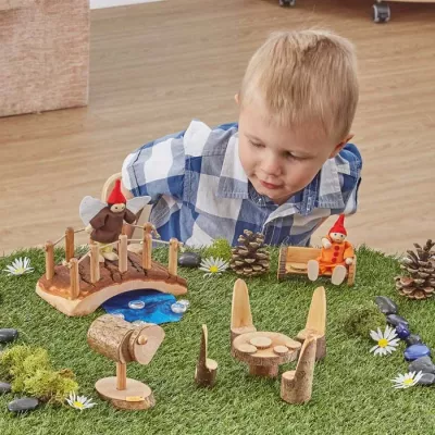 Holzspielzeug, Kinderpiepe, Miniaturlandschaft, Naturmaterialien, Puppenfiguren