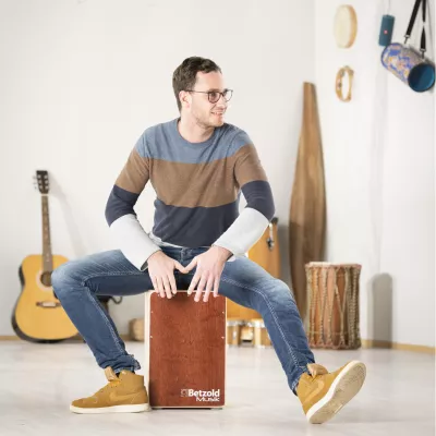 Cajón, Cajón peruano, Gitarre, Musikinstrument, Männlicher Musiker