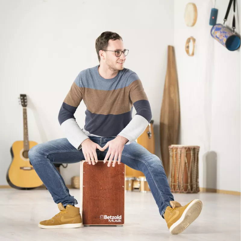 Cajón, Cajón peruano, Gitarre, Musikinstrument, Männlicher Musiker