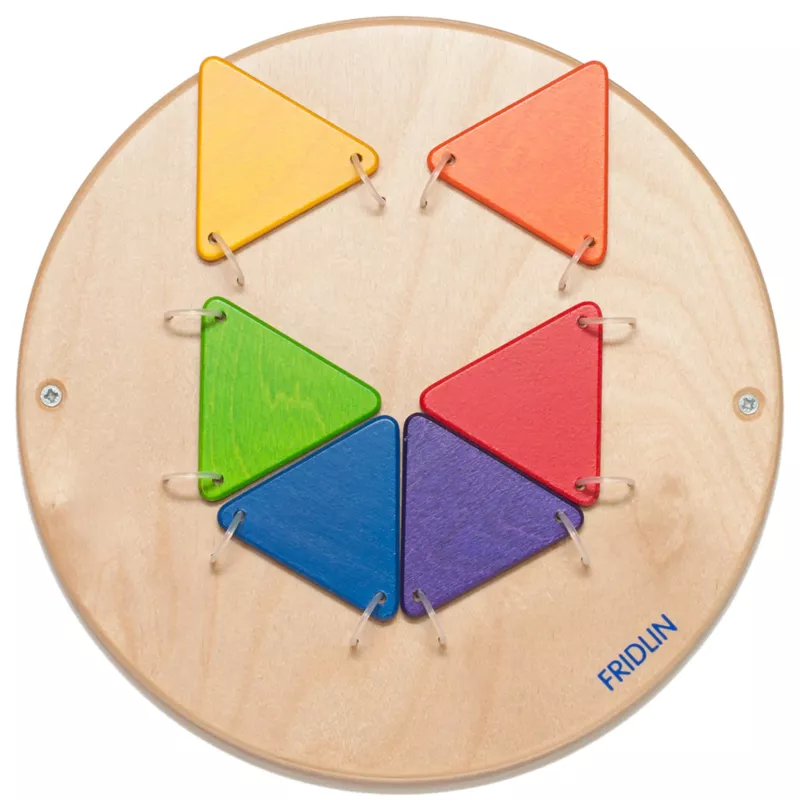 holzplatte, formen, bunte dreiecke, kinderspielzeug, kreatives spielzeug