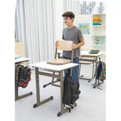 Schreibtisch, Klassenzimmer, Schüler, Rucksack, Stuhl