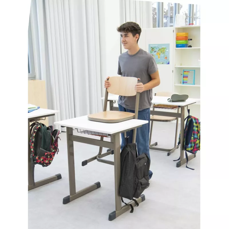 Schreibtisch, Klassenzimmer, Schüler, Rucksack, Stuhl