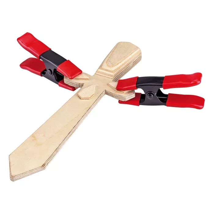 Holzfigur, Holzspielzeug, Klemmzange, roter Griff, Kreuzform