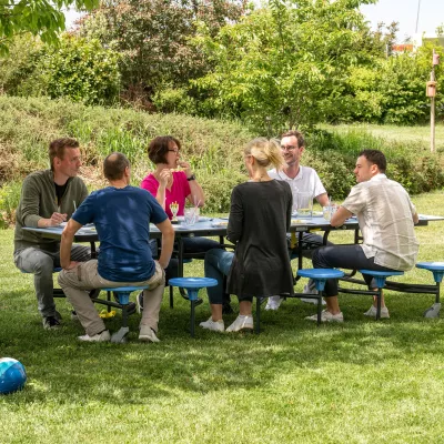 Garten, Grillabend, Menschengruppe, Speisetisch, Outdoors