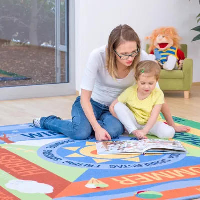 spielteppich, kinderspieltisch, mutter kind, buchlesen, wohnzimmer