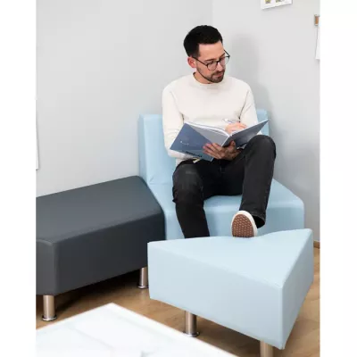 Sessel, Sofamöbel, Beige Pullover, Lesen, Wartebereich