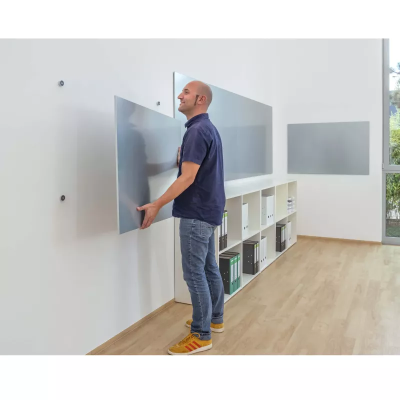 Fernseher Bildschirm, Wandmontage, Büroeinrichtung, Mann mit Monitor, grüne Regalfläche