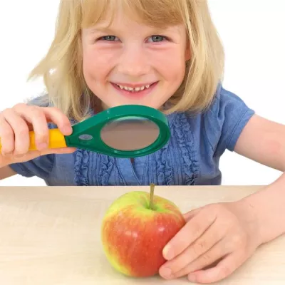 Kindergarten, Kindisches Kind, Apfel, Vergrößerungsglas, Untersuchung