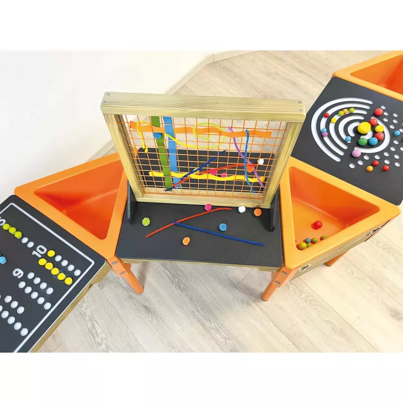 houten speelgoed, tafelspel, kleurig spelbord, kapstok?, sensor?