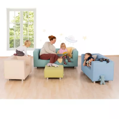 Kinderzimmer, Wohnzimmer, Sitzgruppe, Kinderstuhl, Sofapuppenliege
