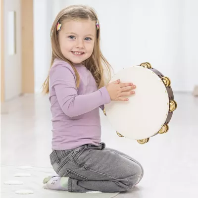 Kinder, Tamburin, Lila Shirt, Graue Hose, Musikinstrument