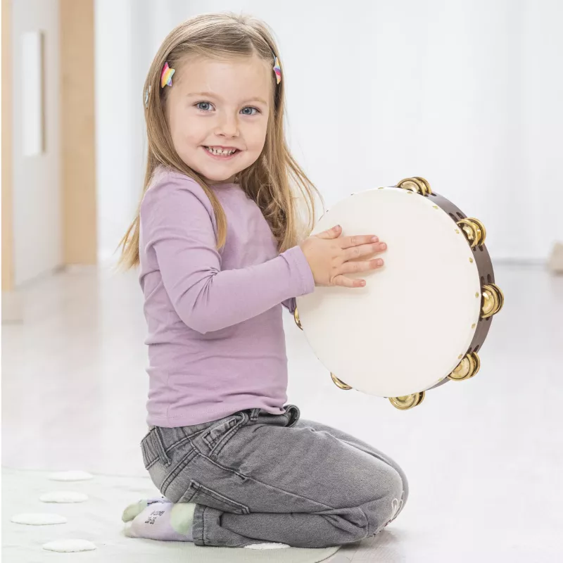Kinder, Tamburin, Lila Shirt, Graue Hose, Musikinstrument