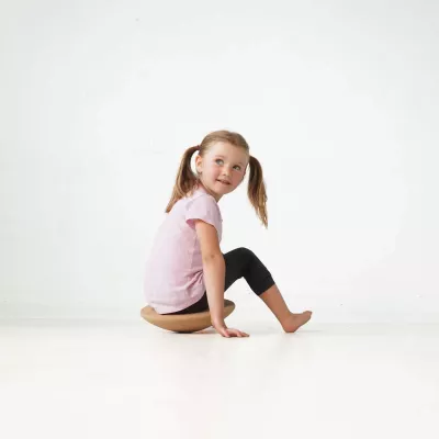 Kinder, pinkes T-Shirt, Leggings, Sitzkissen, Pferd?