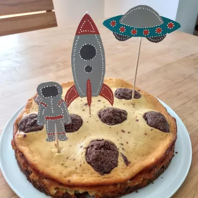 Kuchen, Schokostücke, Space-Theme, Raketenkuchen, Kuchenfigur