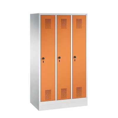 Spindschränke, Stahlschränke, Dreitoren, orange Türen, Lüftungsgitter