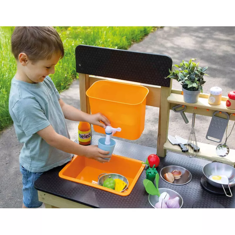 Kinderküche, Spielküche, Wasserpumpe, orange Behälter, Küchenspielzeug
