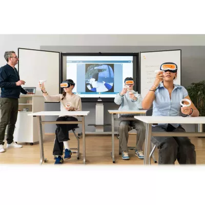 VR-Brille, Schulung, Hologramm, Schreibtisch-Setup, Classroom