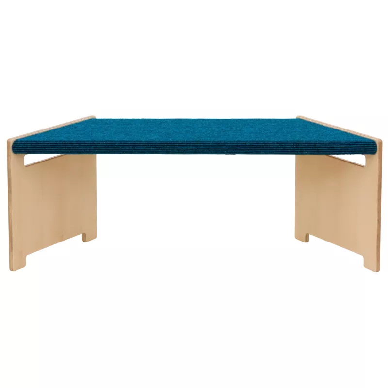Bank, Futon, blauer Bezug, Holzbeine, minimalistisch
