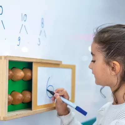 holzspielzeug, reitbrett, abakus, mathebegleiter, holzbox