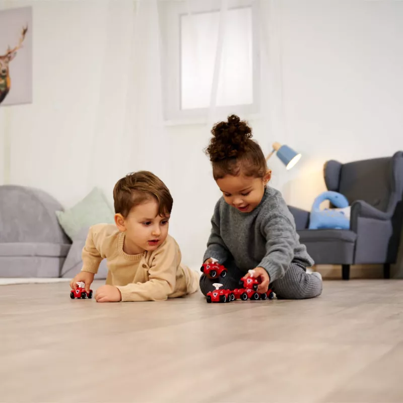 Kinder, Spielzeugautos, Spielzeit, Holzboden, Innenraumszene