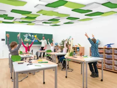 Klassenzimmer, Schüler, Lehrer, Schreibtische, Globus