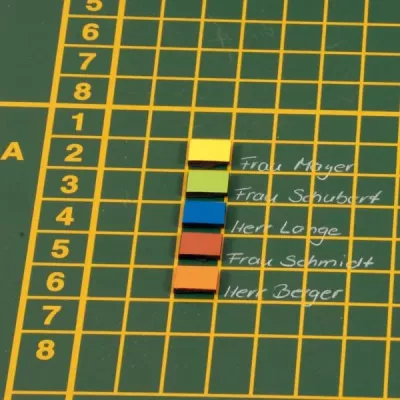 colored slips, farbproben, kleine blöcke, gitter matte, beschriftung text