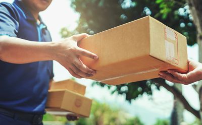 Liefersendung, Paket, Versandkarton, Kartonschachtel, Handoutels