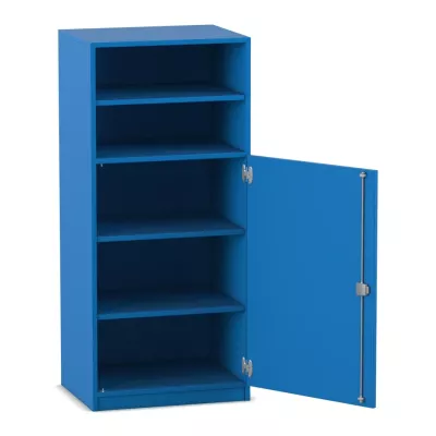 Mittelhoher Schrank mit Sockel