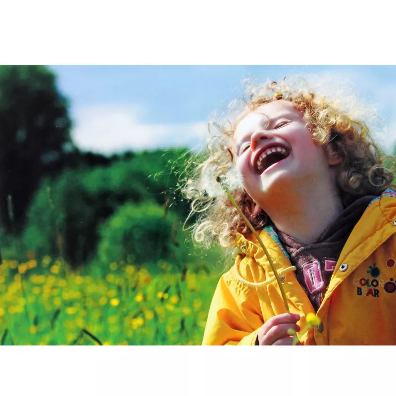 kind, Lachendes Kind,  gelbe Jacke,  Löwenzahn,  Outdoor Feld