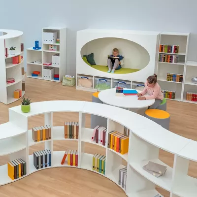 Kinderbibliothek, Leuchtenfreier, Bücherregal, Lesesessel, Klassenzimmermöbel
