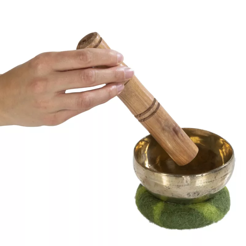 Mörser, Pestle, Holz, Messbecher aus Messing, Filzunterlage
